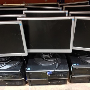 8 PIECE COMPUTER LOT CONTAINING 4 X HP COMPAQ ELITE 8300 PC SYSTEM I5 3.2, 8GB 128GB SSD WINDOWS 10 AND 4 X HANS-G HW173A SCREEN