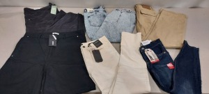 25 X BRAND NEW MIXED CLOTHING LOT CONTAINING PULL AND BEAR JEANS - JACAMO JEANS - ZARA JEANS ETC - ALL IN VARIOUS SIZES