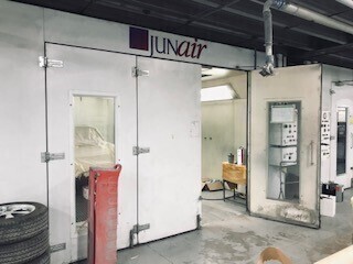 JUNAIR VEHICLE SPRAY BOOTH 9M X 5M BUYER TO MAKE GOOD ANY OPENINGS TO THE BUILDING CEILINGS OR WALLS *** PLEASE NOTE THIS ASSET IS LOCATED IN COVENTRY - CV7 *** ACCESS WILL BE GIVEN FOR GOODS TO BE COLLECTED ON THURSDAY 16TH MARCH 2023