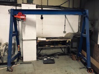 MOBILE WORKSHOP GANTRY WITH HILKA ELECTRIC HOIST 500KG @ 6M *** PLEASE NOTE THIS ASSET IS LOCATED IN COVENTRY - CV7 *** ACCESS WILL BE GIVEN FOR GOODS TO BE COLLECTED ON THURSDAY 16TH MARCH 2023