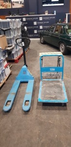 3 X PIECE MIXED LOT TO INCLUDE MAC ALLISTER TROLLEY - 1X 2500KG PUMP TRUCK AND 1X BENCH N VICE