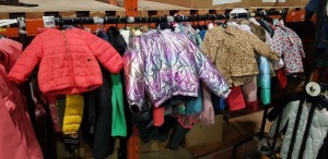 50 X BRAND NEW MIXED KIDS JACKETS / ONE PIECE BODY SUITS CLOTHING LOT TO INCLUDE IKKS GIRLS ROSE PRINT COAT ( 3-6 MTHS ) - BRIT ISLAND LEOPARD PRINT BLACK COAT ( SIZE 11-12 YRS ) - JOHN LEWIS NAVY WATERPROOF JACKET ( SIZE 0-3 MTHS ) - OMNE BLUE BIRD PRI