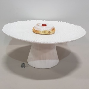 12 X BRAND NEW THE VINTAGE GARDEN ROOM WHITE CERAMIC CAKE STAND IN 6 BOXES - HEIGHT-16CM - WIDTH-35CM