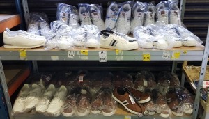 26 PIECE BRAND NEW MIXED SHOE LOT TO INCLUDE EASY WHITE CASUAL TRAINERS AND EASY BROWN CASUAL TRAINERS - IN SIZES UK 9 / 10 & 11 (RRP £20.00pp) ** ON 2 SHELVES**