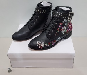 16 X BRAND NEW MISS SELFRIDGES DAKOTA BLACK / FLORAL ANKLE BOOTS IN SIZES UK 3 / 5 & 7 - (RRP £59.00pp)