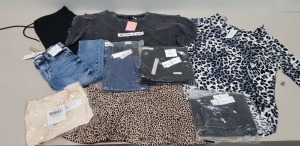 30 X BRAND NEW MIXED CLOTHING LOT CONTAINING TOPSHOP LEOPARD PRINT SKIRT ( SIZE UK 18 ) - EVANS BLACK AND WHITE DOTTED BLOUSE ( SIZE UK 20) - TOPMAN SUPER SPRAY ON JEANS ( SIZE W28 - L30 ) - SKINNY DIP X JADE GREY T-SHIRT ( SIZE L) - TOPMAN BLACK SHORTS 