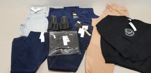 30 X BRAND NEW MIXED CLOTHING LOT CONTAINING LIPSY FLUE SLEEVE CROP TOP THOW OVER ( SIZE UK 4 ) - TOPSHOP RIGID STRAIGHT LEG JEANS ( SIZE W28-L30 ) - COLLUSION OVERSIZED QUILTED BROWN JOGGERS ( SIZE UK 18 ) - BRAVE SOUL 1/4 ZIP JUMPER IN NAVY ( SIZE XL )