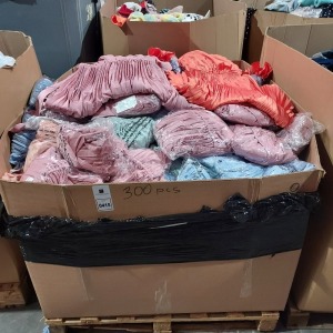 300 PIECE MIXED CLOTHING LOT CONTAINING IN THE STYLE WIDE MIDI DRESS IN VARIOUS COLOURS TO INCLUDE PINK/ ORANGE/ BLUE / GREEN - ALL IN VARIOUS SIZES ( IN A PALLET BOX )