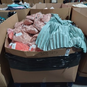 300 PIECE MIXED CLOTHING LOT CONTAINING IN THE STYLE WIDE MIDI DRESS IN VARIOUS COLOURS TO INCLUDE PINK/ ORANGE/ BLUE / GREEN - ALL IN VARIOUS SIZES ( IN A PALLET BOX )