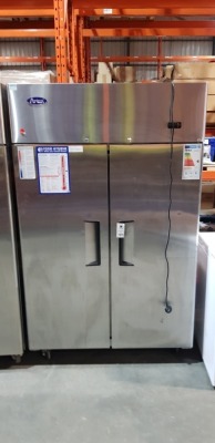 1 X ATOSA STAINLESS STEEL COMMERCIAL 2 DOOR FREEZER - 620 LITRE CAPACITY - ON WHEELS - SIZE 195CM X 120CM X 70CM