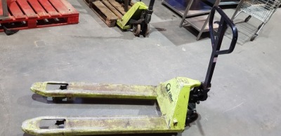 1 X LIFTER 2200 KG PUMP TRUCK (GREEN)