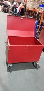 1 X HEAVY DUTY METAL STORAGE BOX ON WHEELS IN RED - SIZE - L 95CM - W-60CM H- 90CM