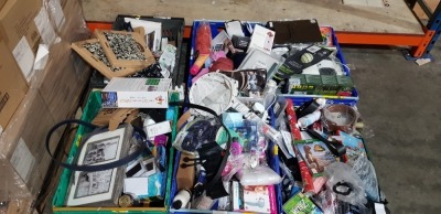 6 FULL TRAYS OF MIXED ACCESSORIES LOT TO INCLUDE JEWELLERY / MAKE UP / XBOX GAMES / NINTENDO GAMES / BELTS / HAIR STRAIGHTNERS / BOOKS / FACE CREAMS ETC -