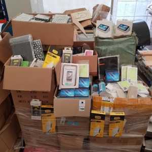 2500 + VARIOUS SCREEN PROTECTOR / CASES / SPEAKERS / PHONE COVERS / I PADS CASES / HTC SPEAKER DOCK / TO INCLUDE BRANDS SAMSUNG / APPLE / HTC ETC - ON 1 FULL PALLET