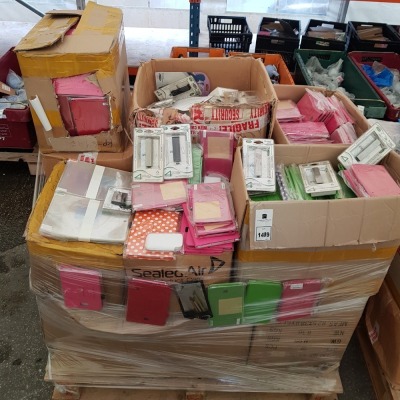 APPROX 2000+ PIECE MIXED PALLET TO CONTAIN A LARGE QUANTITY OF VARIOUS PHONE CASES / IPAD CASES / USB CONNECTOR FOR IPHONES AND SAMSUNG - ETC - ON A HALF PALLET