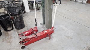 2 X WORKSHOP TROLLEY JACKS *** PLEASE NOTE THIS ASSET IS LOCATED IN COVENTRY - CV7 *** ACCESS WILL BE GIVEN FOR GOODS TO BE COLLECTED ON THURSDAY 16TH MARCH 2023