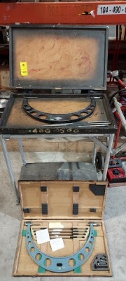 3 PIECE MIXED LOT CONTAINING 2 MICROMETERS TO INCLUDE 1 X MITUTOYO COMPLETE MICROMETER WA100 WITH CASE AND ALL ATTACHMENTS / 1 X UNBRANDED INCOMPLETE MICROMETER AND 1 X HARD PLASTIC TOP TROLLEY ON WHEELS