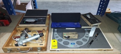 6 PIECE TOOL LOT CONTAINING COMPLETE MOORE AND WRIGHT MICROMETER 8 TO 10 MEASUREMENT / DECKEL CENTERING MICROSCOPE FOR MILLING MACHINE / MITUTOYO 3-4 MICROMETER / MITITOYO 0-1 MICROMETER ETC