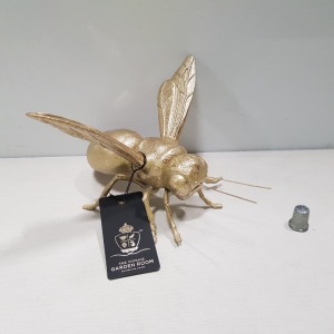 16 X BRAND NEW THE VINTAGE GARDEN ROOM GOLD EFFECT DECORATIVE BEE IN 2 BOXES - SIZE 20CM X 19CM