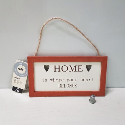 720 X BRAND NEW HOME IS WHERE THE HEART BELONGS HANGING WOODEN PLAQUES IN 5 BOXES