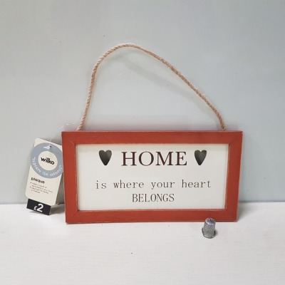 720 X BRAND NEW HOME IS WHERE THE HEART BELONGS HANGING WOODEN PLAQUES IN 5 BOXES