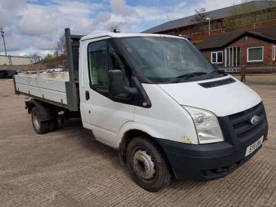 WHITE FORD TRANSIT 115 T330S LTD RWD DIESEL TIPPER 2402CC REG: SYIIUWA VIN NO:WF0FXXBDFFAB80227 MILEAGE: 125,922 FIRST REGISTERED 31/3/2011 2 KEYS V5 MOT EXPIRES 25/8/2023 TIPPER OPERATIONAL