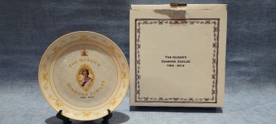 144 X DIAMOND JUBILEE PLATES IN 18 BOXES