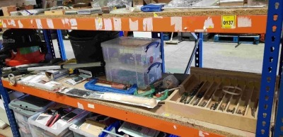 200 + PIECE MIXED KITCHEN HARDWARE I.E CUPBOARD HANDLES - NUMATIC HOOVER - ROBERT POLY TIMBER FRAMING BOAT BUILDERS SLICK - G CLAMPS - VARIOUS DRILL BITS PLASTIC TUBS ETC ETC ON 2 SHELVES