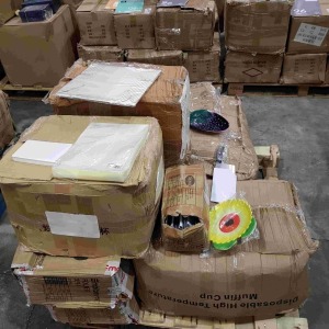 1000+ BRAND NEW MIXED LOT CONTAINING LAMINATING PAPER PLASTIC SLEEVES , PAPER CARDS , FRUIT BOWLS , PAPER BOXES , KITCHEN KNIVES ETC - ON HALF PALLET