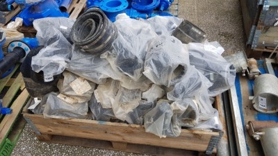 1 PALLET OF RADIUS INDUSTRAIL WATER PIPING TO INCLUDE COUPLERS AND ELBOWS IN VARIOUS SHAPES AND SIZES