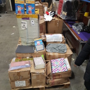 1000+ PIECE MIXED LOT CONTAINING - SHOE BAGS - OFFICE FILES - NOTE BOOKS - PAPER NOTE BOOKS - LED LIGHT TORCHES - WINDOW DECOR - BEACH BAGS ETC