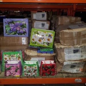 2000+ PIECE MIXED LOT CONTAINING VARIOUS GIFT BAGS IN VARIOUS STYLES AND SIZES