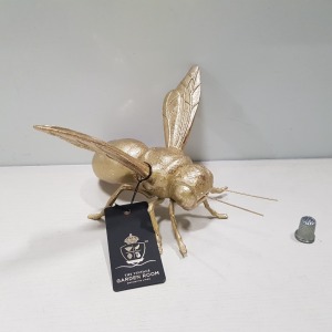 16 X BRAND NEW THE VINTAGE GARDEN ROOM GOLD EFFECT DECORATIVE BEES - SIZE 20CM X 19CM - IN 2 BOXES