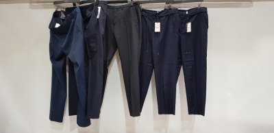 5 X BRAND NEW MIXED SUIT TROUSERS LOT TO INCLUDE 1 X HUGO BOSS NAVY BLUE - SIZE 52 2 X PEPE JEANS CHEQUERED NAVY BLUE - SIZE S / L 1 X UNBRANDED BLACK - SIZE 50 1 X UNBRANDED NAVY BLUE - SIZE 58