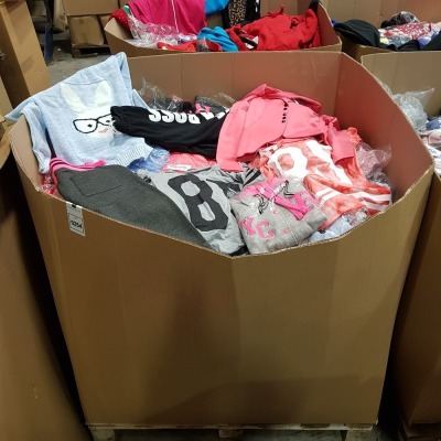 FULL PALLET OF VARIOUS CLOTHING CONTAINING STYLISH TRACKSUIT BOTTOMS / REMEL KNITTED SWEATHSHIRT / EVE PINK CROP TOPS / NATALIA TSHIRTS / JOGGERS - ALL IN VARIOUS STYLES AND SIZES ETC