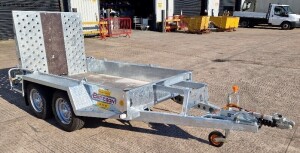 BATESON TWIN AXLE PLANT TRAILER, 2600KG GROSS CAPACITY, WITH LOADING RAMP, KNOTT LOCKABLE HITCH AND TWO KEYS