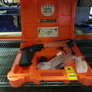 1 X PASLODE ( P370 ) SPITFIRE NAIL GUN - INCLUDES CARRY CASE / BRUSHES / LUBRICATOR ETC ) - ( PLEASE NOTE THIS IS NOT TESTED ) ( GOOD CONDITION )