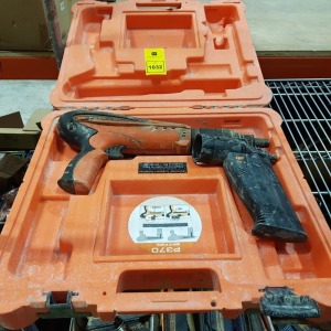 1 X PASLODE ( P370 ) SPITFIRE NAIL GUN - INCLUDES CARRY CASE) - ( PLEASE NOTE THIS IS NOT TESTED ) ( GOOD CONDITION )