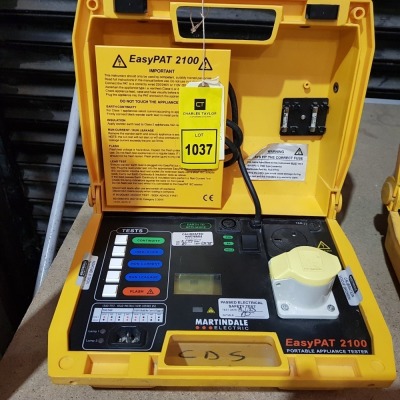 1 X MARTINDALE EASY PAT 2100 APPLIANCE TESTER IN A CARRY CASE ( PASSED ELECTRICAL SAFETY TEST 19.01.23 )