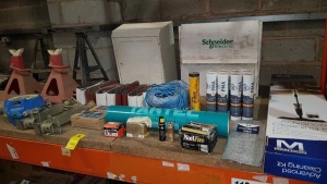 HALF BAY MIXED TOOL LOT CONTAINING 4 X JACK STANDS / VARIOUS BELT SAND PAPER / 10 X DOLMAR SEMI SYNTHETIC 2 STROKE ENGINE OIL 100ML / BOX OF VARIOUS SIZES CIRCLIPS / ZENITH GSE ANCHORAGE / VARIOUS MULTI PURPOSE GREASE TUBS / SNEIDER ELECTRIC FUSE BOX / 