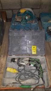 2 PIECE MIXED TOOL LOT CONTAINING 1 X HITACHI SDS DRILL ( DH24PC3 ) AND 1 X MAKITA CIRCULAR SAW 190 MM BLADE 110V ( 5704R) - PLEASE NOTE THIS HAS BEEN TESTED - WORKING )