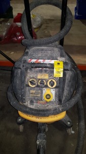 1 X DEWALT ( DMV902M-M CLASS NEXT GENERATION DUST EXTRACTOR 1400 W / 240 AND 110 V - ( - PLEASE NOTE THIS HAS BEEN TESTED - WORKING )