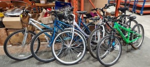 6 PIECE MIXED BIKE LOT CONTAINING EDGAR SPORT BIKE / APOLLO FS 26 MOUNTAIN BIKE / RALEIGH BIKE / TOWNSEND AQUARIUS BIKE / ETC - ALL IN MIXED FRAME SIZES - SOME MAY NEED REPAIR