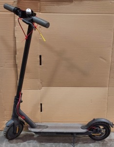 1 X E- SCOOTER - ( PLEASE NOTE THIS IS NOT TESTED AND HAS NO BATTTERY )