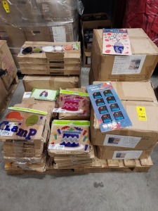 1000+ BRAND NEW MIXED PALLET LOT CONTAINING GEL CLINGS GLASS GEL ADHEASIVE / PENCIL CASES / LUMINOUS GLASS STICKERS - ALL IN VARIOUS STICKER STYLES AND COLOURS ETC - ON HALF PALLET