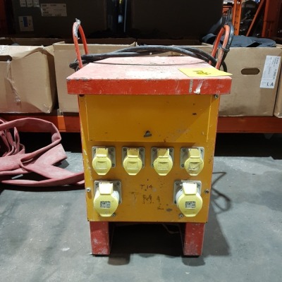 1 X HEAVY DUTY INDUSTRIAL SPLITTER - 240 V CONNECTION AND 110 V CONNECTION - NOT TESTED