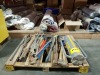 PALLET OF MIXED TOOLS TO INCLUDE POST KNOCKER / SLEDGEHAMMER / CABLE CUTTER / INDUSTRIAL PIPE CUTTER / CROWBARS / BOLT CUTTERS - ON 1 PLT