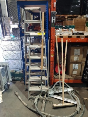 7 PIECE MIXED TOOL LOT CONTAINING 2 X ALLUMINIUM LADDERS ( 180 CM AND 140 CM ) 1 X CONCRETE VIBRATOR FOR REMOVAL OF AIR BUBBLES ( JUST ATTACMENT NO MOTOR ) , CONTRETE LEVELING PADS , SELF LEVELING PADS -