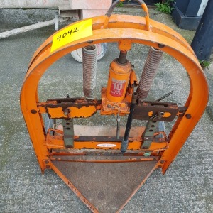 1 X REDBAND HYDRAULIC BLOCK BRICK PAVING SLAB CUTTER - ( BSA 235H) 10 TON - ON WHEELS - NOT TESTED