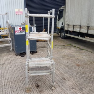 1 X 2 TIER ALLUMINIUM SCAFFOLD TOWER PODIUM